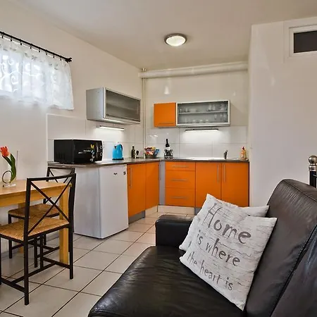 V Podzamci Apartment